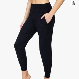 90 Degrees by Reflex. Greenwich interlock jogger size small